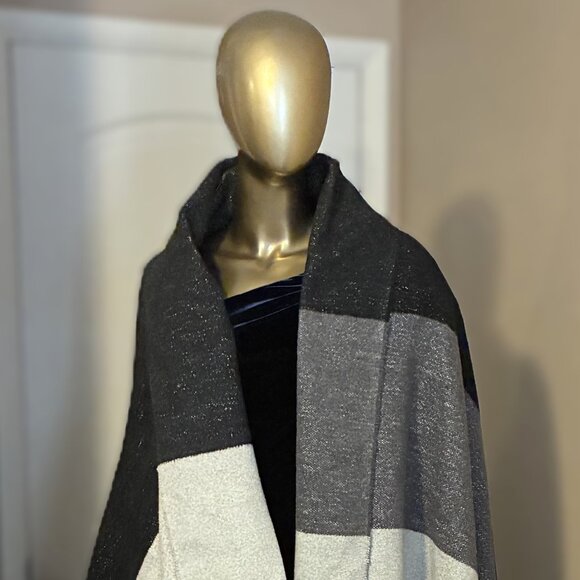 SACKCLOTH & ASHES 59"x70" Italian-Made Essentials Blanket Throw - Picture 3 of 13